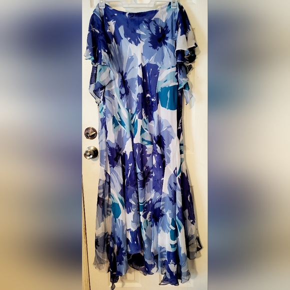 SIGNATURE DRESS - Picture 1 of 2